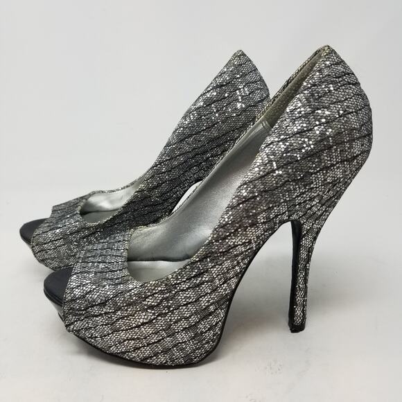 Qupid Silver Metallic Platform Stilettos Heels Comfortable Women's Size 8 - Picture 2 of 8